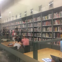 Foto diambil di İstanbul Modern Kütüphane oleh Ozzy pada 9/17/2017