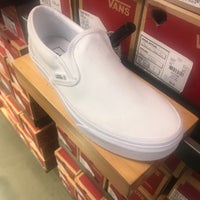 outlet 23 vans