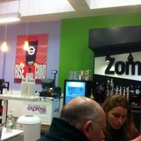 1/20/2013 tarihinde Tony F.ziyaretçi tarafından Zombie Coffee at FrozenYo'de çekilen fotoğraf