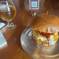 Foto scattata a Stout Burgers &amp;amp; Beers da Illia R. il 7/30/2023