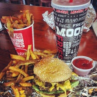 Photo taken at MOOYAH Burgers, Fries &amp;amp; Shakes by Daniel M. on 3/28/2013