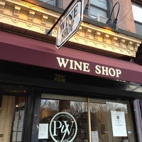 Foto tomada en Picada y Vino Wine Shop  por AlexT4 el 2/1/2013