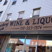 Das Foto wurde bei Williamsburg Wines &amp;amp; Liquors von AndresT5 am 1/31/2013 aufgenommen
