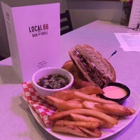 Foto tomada en Local 66 Bar and Grill  por Kimberly E. el 1/24/2017