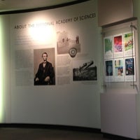 รูปภาพถ่ายที่ Marian Koshland Science Museum โดย Саша Ж. เมื่อ 11/2/2012