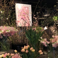 Photo taken at Aoyama Flower Market Tea House by 蛇 雨. on 3/17/2021