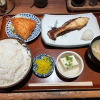 Photo taken at 焼魚食堂 魚角 東十条店 by かんてつ 6. on 1/4/2023