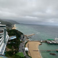 Photo taken at Sun Cruise Resort &amp;amp; Yacht by Sejin S. on 9/29/2021