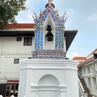 Photo taken at Wat Ratchapradit Sathitmahasimaram by David on 10/31/2022