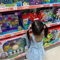 Photo taken at Toys&amp;quot;Я&amp;quot;Us by Chuthathip W. on 11/17/2018