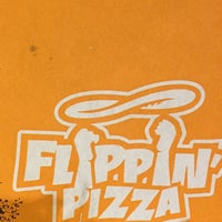 Foto diambil di Flippin Pizza oleh » ₳  M  € « pada 12/27/2014