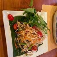 Foto diambil di Aroy Thai and Sushi oleh Anuwat A. pada 11/11/2019