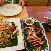 Foto tirada no(a) Aroy Thai and Sushi por Anuwat A. em 11/11/2019