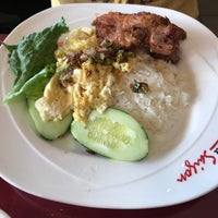 7/10/2018 tarihinde Anuwat A.ziyaretçi tarafından Little Saigon Restaurant'de çekilen fotoğraf