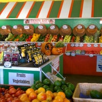 Снимок сделан в Tampa Bay Farmers Market пользователем Jeb B. 10/10/2012