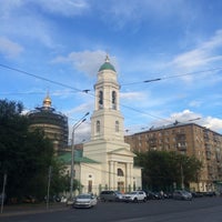 Photo taken at Остановка «Зацепская площадь» by Juli O. on 7/5/2016
