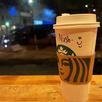 รูปภาพถ่ายที่ Starbucks โดย Mohd Nashriq เมื่อ 12/24/2021