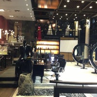 Das Foto wurde bei Inari Beauty Fashion Lounge von Simona R. am 12/5/2012 aufgenommen