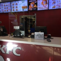 รูปภาพถ่ายที่ KFC โดย Ryan W. เมื่อ 8/19/2020