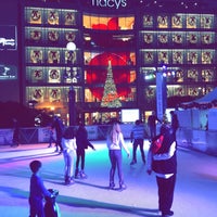 รูปภาพถ่ายที่ Union Square Ice Skating Rink โดย KMK เมื่อ 11/22/2017