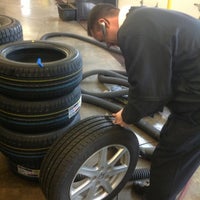 Das Foto wurde bei Willoughby Hills Auto Repair von Parts Pro Automotive and Tire Warehouse am 10/16/2012 aufgenommen
