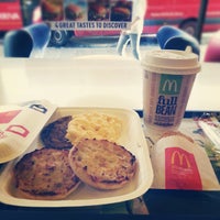 รูปภาพถ่ายที่ McDonald&#39;s โดย Sepehr R. เมื่อ 11/22/2012