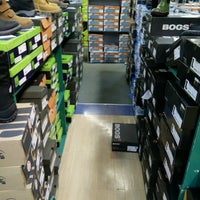 shoe warehouse crowfoot