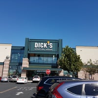 Photo taken at DICK&amp;#39;S Sporting Goods by Jaime H. on 8/14/2016