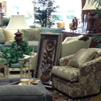 Foto scattata a The Find Furniture Consignment da Chris H. il 10/16/2012