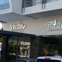 Photo taken at Verde Vegan y Verde Pistache by Kenny P. on 1/27/2017