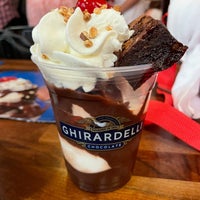 Photo taken at Ghirardelli Ice Cream &amp;amp; Chocolate Shop by Pedro J. on 8/20/2023