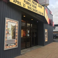 รูปภาพถ่ายที่ Times Cinema โดย Alison M. เมื่อ 4/20/2017