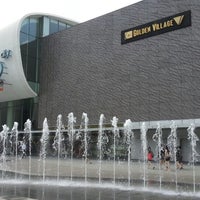 Photo taken at Vivocity Outdoor Water Fountain by 脇 杰. on 3/16/2013
