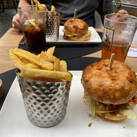 Photo taken at Be Burger by Quixoticguide on 6/25/2021