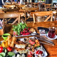 Das Foto wurde bei Cafe Gool Bahçe von .Fth. am 6/22/2019 aufgenommen