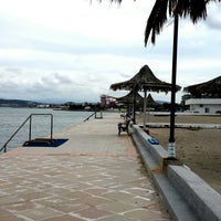 Photo taken at Ege Çeşme Sitesi Plaj by Nesrin A. on 10/28/2017