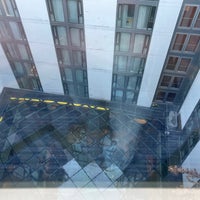 รูปภาพถ่ายที่ DoubleTree by Hilton Hotel London - Tower of London โดย Steven A. เมื่อ 12/14/2022