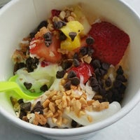 6/8/2014에 Mark B.님이 Brrrberry Frozen Yogurt에서 찍은 사진