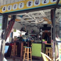 Photo taken at Alii Buzz by Nae E. on 12/29/2012