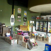 รูปภาพถ่ายที่ Tusk &amp;amp; Barrel Whole Sale Liquor Store โดย Tusk N B. เมื่อ 12/8/2012
