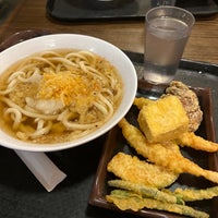 Photo taken at U:Don Fresh Japanese Noodle Station by Aaron K. on 3/4/2023