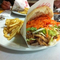 Photo taken at Royal Restaurante Tandoori e Doner Kebab by Luis S. on 12/29/2012