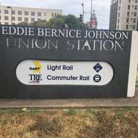 รูปภาพถ่ายที่ Union Station (DART Rail / TRE / Amtrak) โดย Robert W. เมื่อ 8/31/2019