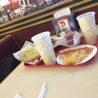 2/14/2016에 Kaitlyn A.님이 Tony&amp;#39;s New York Pizza에서 찍은 사진