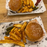 Das Foto wurde bei B.O.B Best of Burger von Haniii am 9/26/2021 aufgenommen