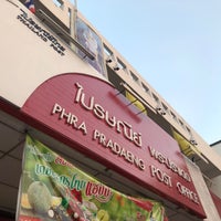 Photo taken at Phra Pradaeng Post Office by Chawalit W. on 1/15/2021