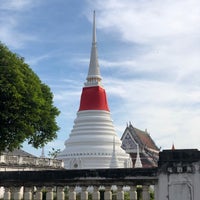 Photo taken at Wat Phra Samut Chedi by Chawalit W. on 1/2/2022