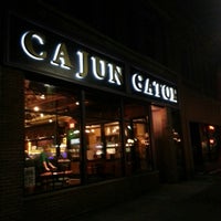 Das Foto wurde bei Cajun Gator von Josh am 3/15/2014 aufgenommen