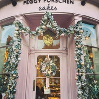 Photo taken at Peggy Porschen by Nilay on 12/12/2017