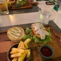 Foto diambil di BurgerMap oleh Viktoria K. pada 8/27/2019